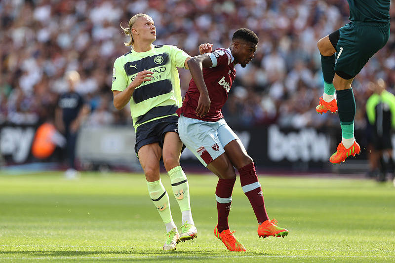 Premier-League-Debüt erzielt einen Doppelpack